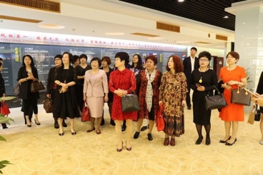 桐乡市女企业家代表来中国巨石集体“充电”